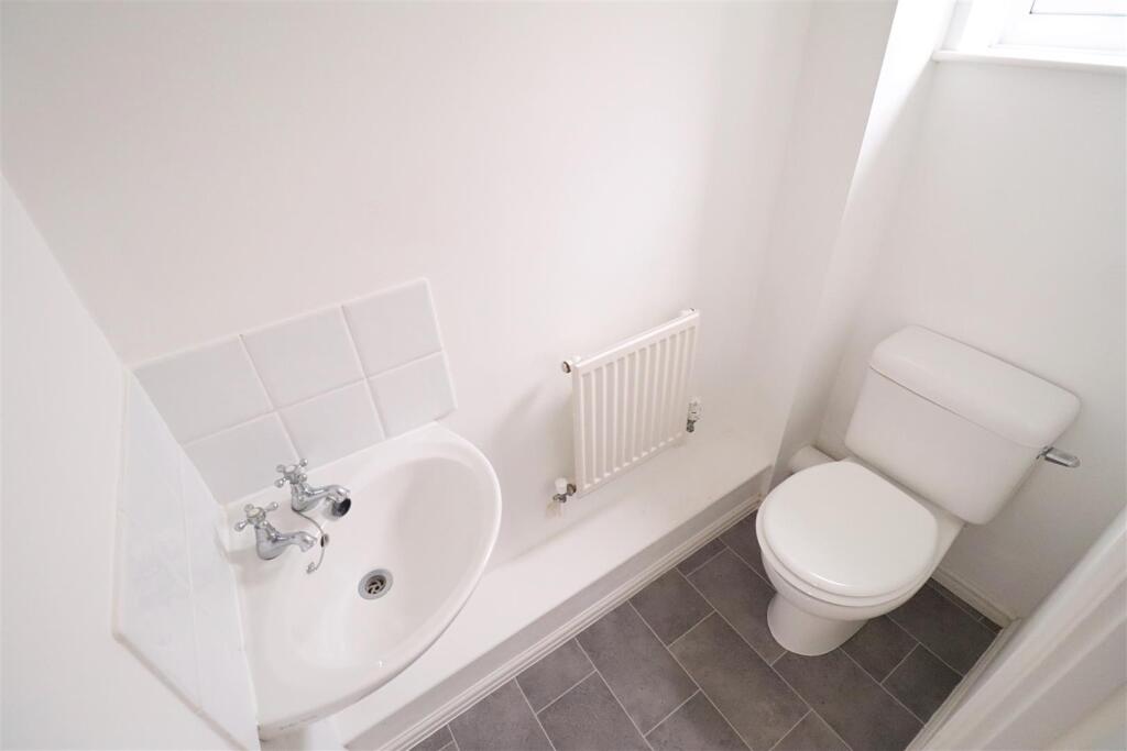 House in Braintree, Great Notley - More