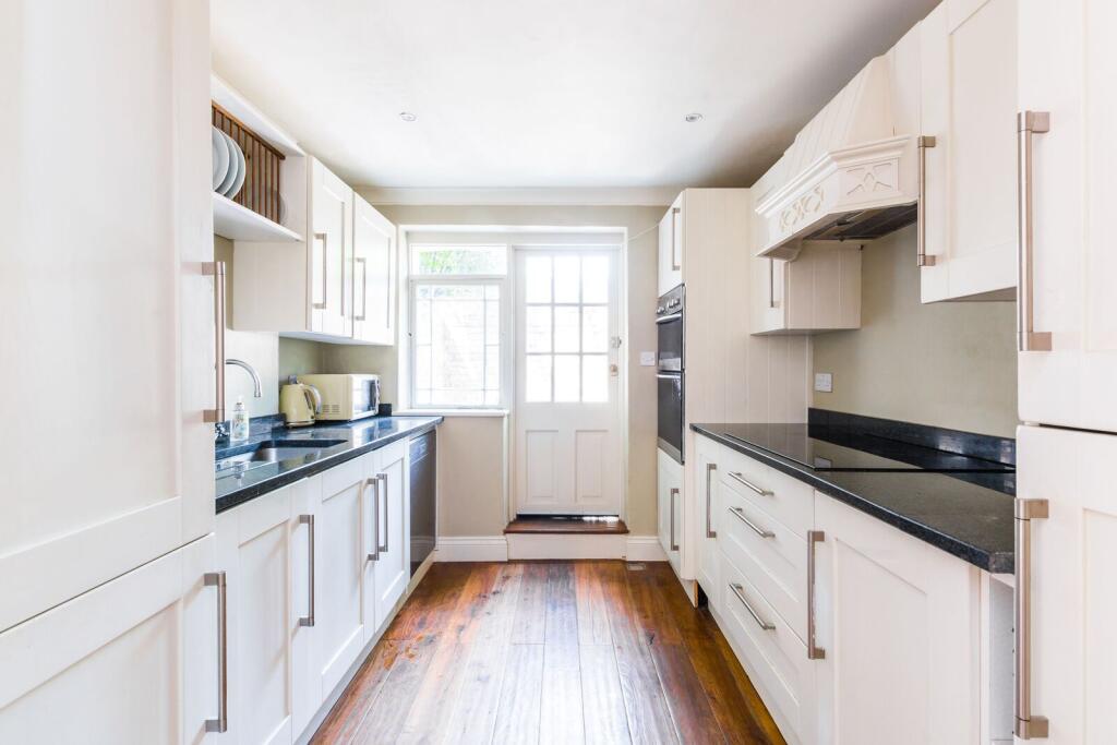 Apartment in London - View 5