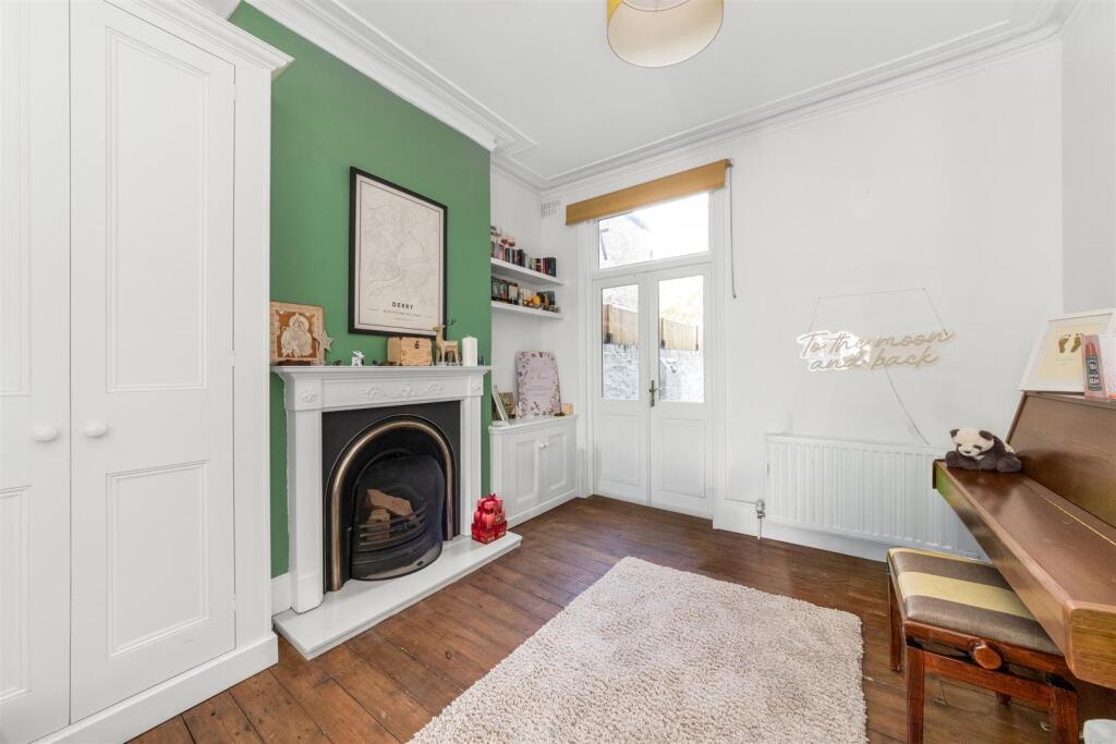 House in London - View 2
