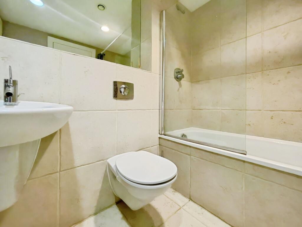 Apartment in Leeds - More