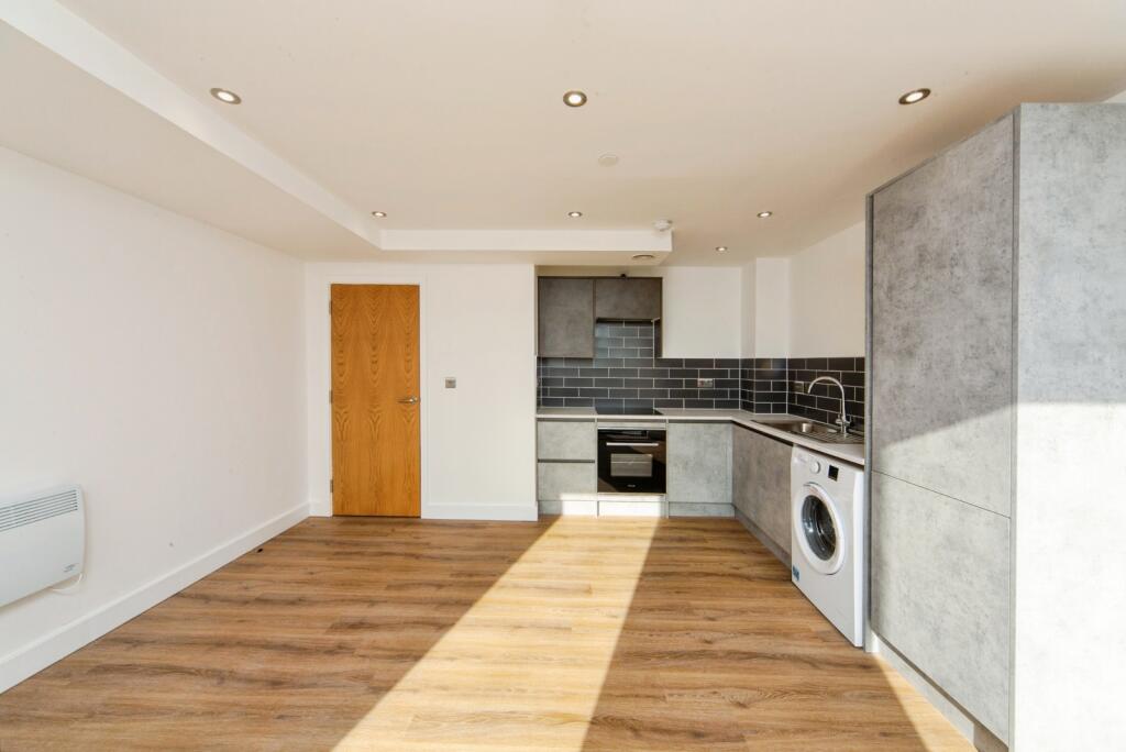 Apartment in Liverpool, Pride Quarter, Vauxhall - More