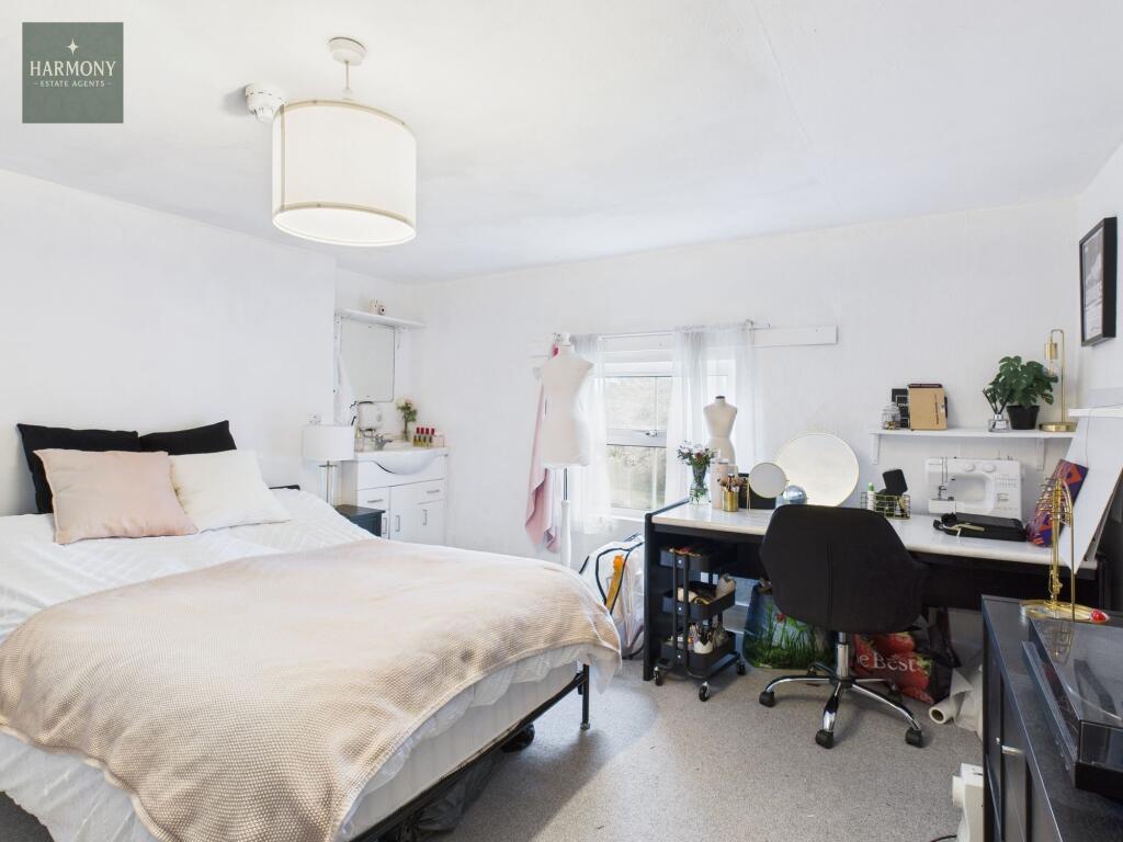 6-bed semi-detached on Fairfield South, Kingston Upon Thames, KT1, £1,050,000