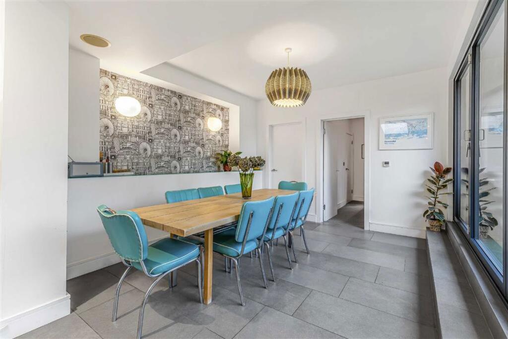 Apartment in London - View 4