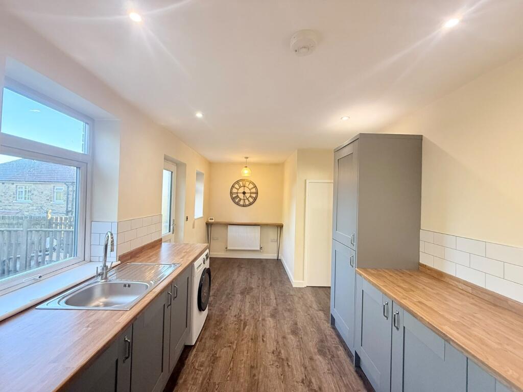 House in Leeds, Town Head, Guiseley - View 4
