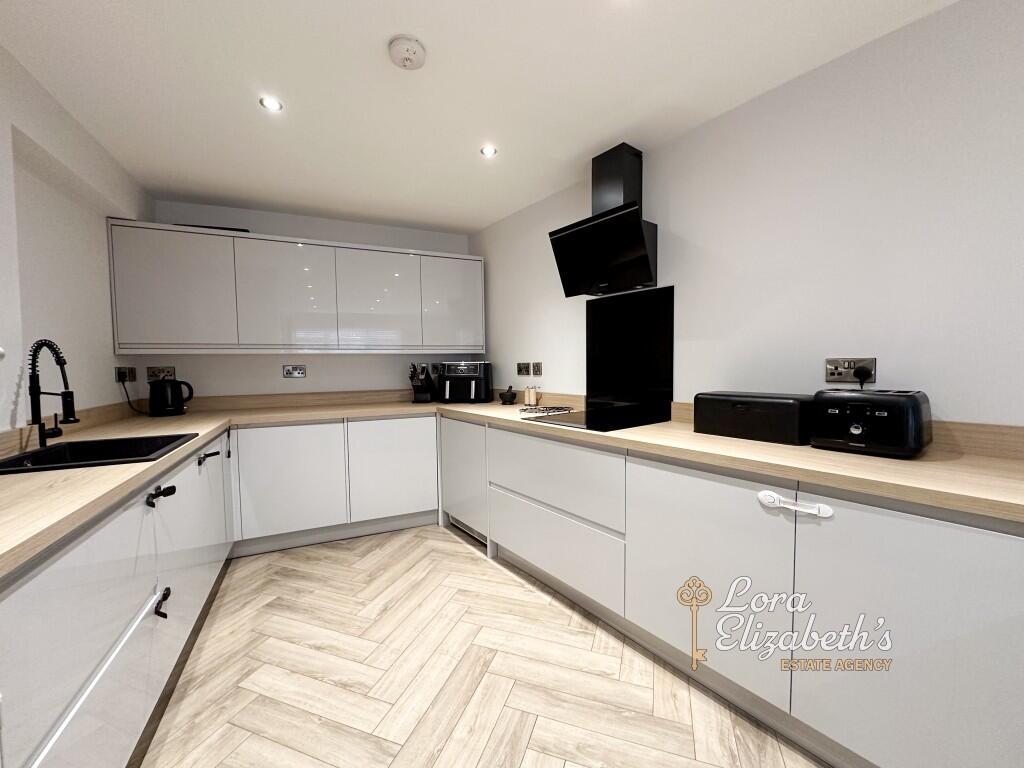 Hill Crescent, Sutton-In-Ashfield, Nottinghamshire, NG17 photo 4