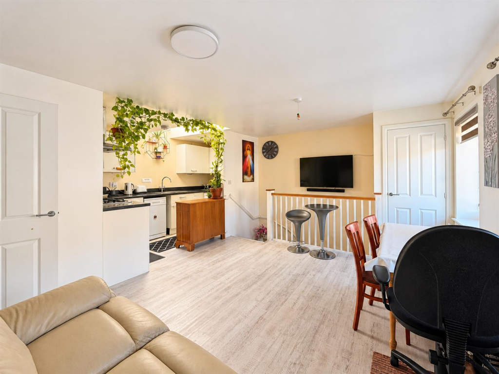 Apartment in Eastbourne, Meadows View, Upperton - More