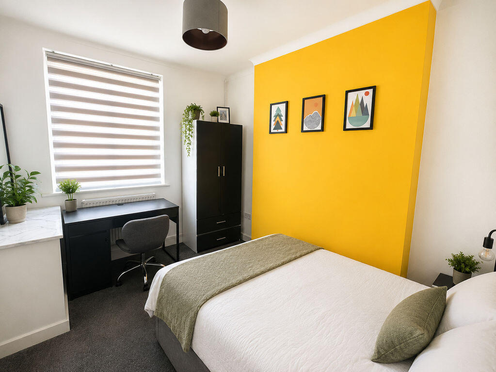 Main image of property: Chatsworth Avenue, Nottingham