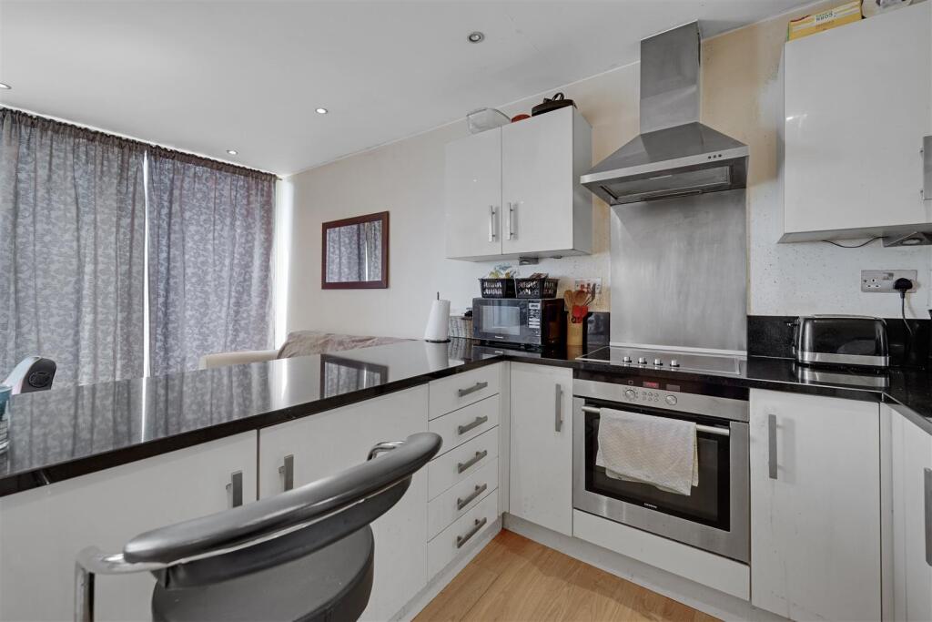 Apartment in London, Gallions Reach - View 4