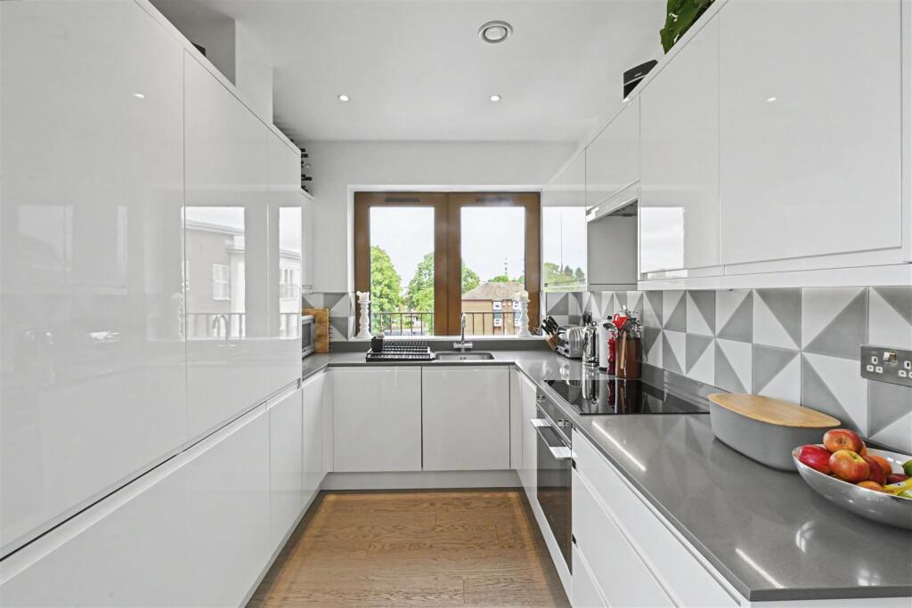 Apartment in St Albans - View 4