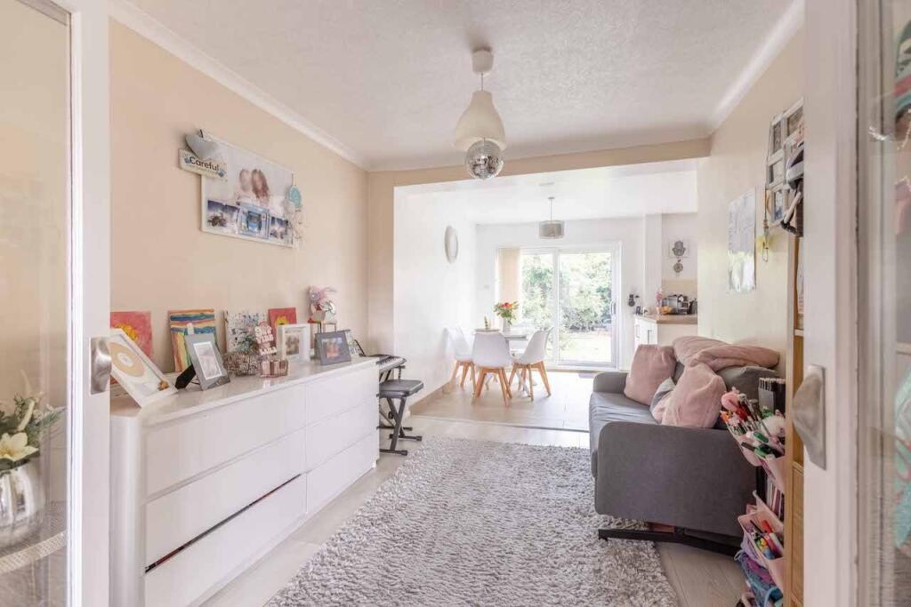 Elderfield Road, Stoke Poges, SL2 photo 4