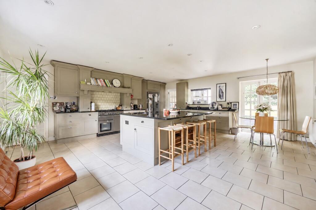 House in Woking, Surrey - View 2
