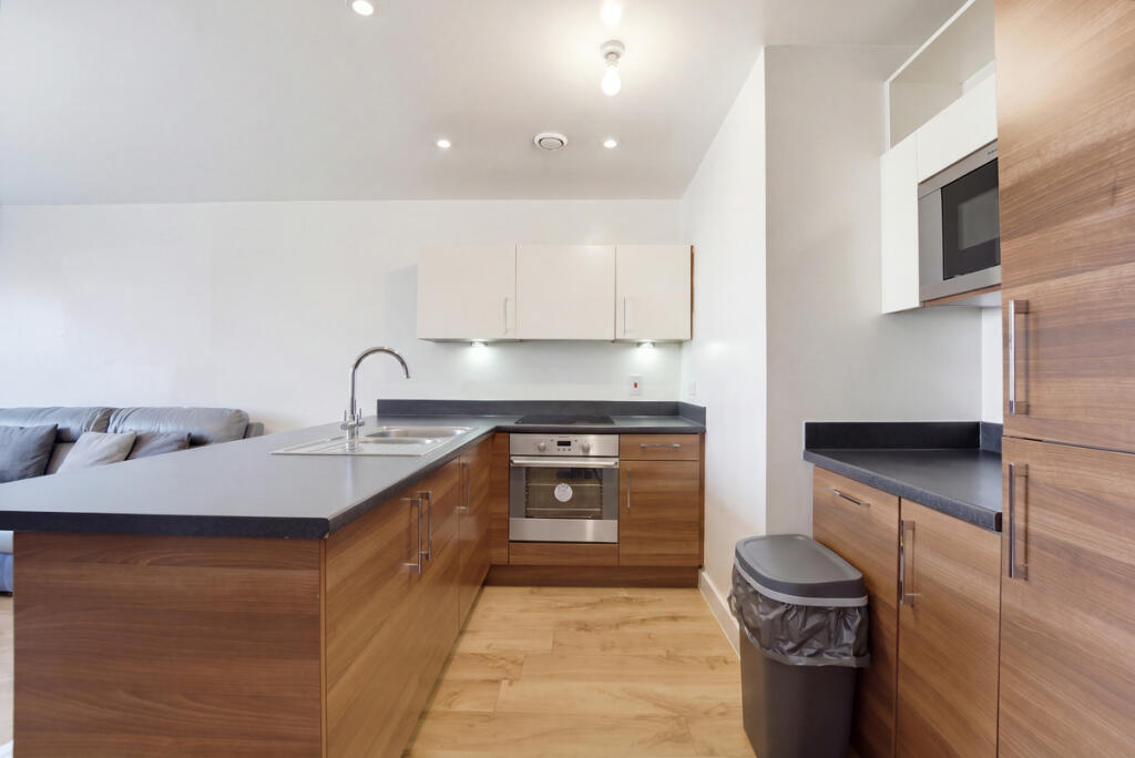 Park Lodge Avenue, West Drayton, UB7 photo 4