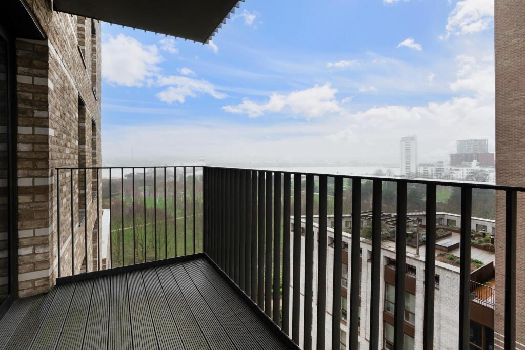 Kingfisher Heights, 2 Bramwell Way, E16 photo 3