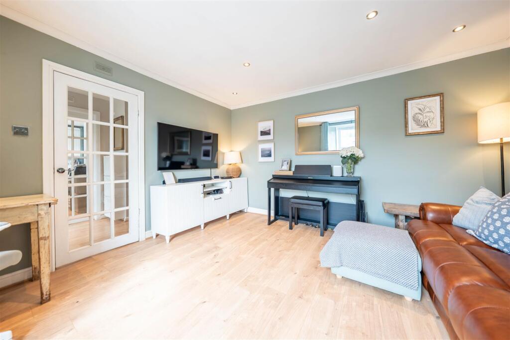 Apartment in Perth - View 5