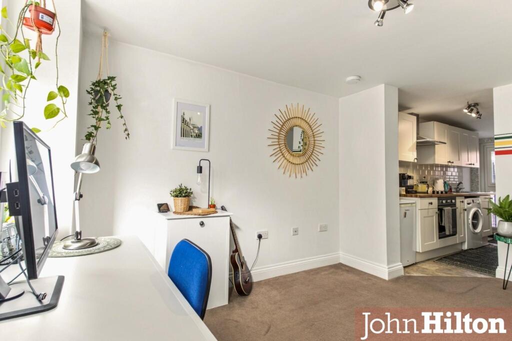 Apartment in Brighton - View 4