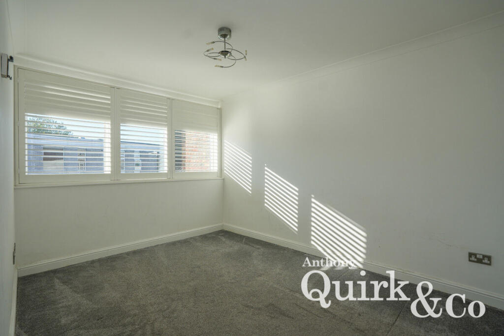 Apartment in Castle Point, Canvey Island - More
