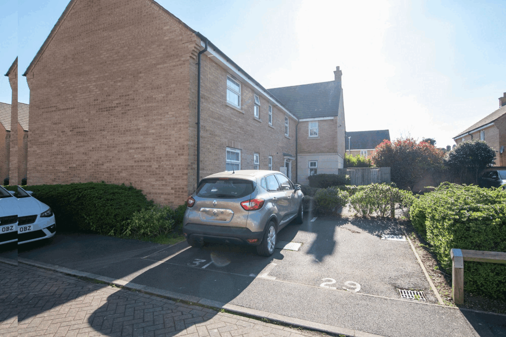Bluebell Close, Wellingborough, NN8 photo 2