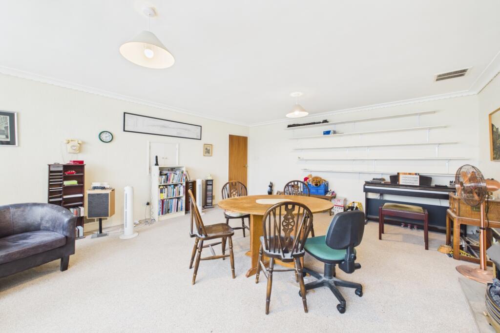 Apartment in Sheffield, Bradway - View 4