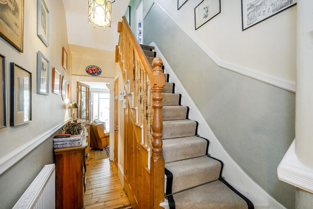 Wynndale Road, South Woodford, E18 - View 5