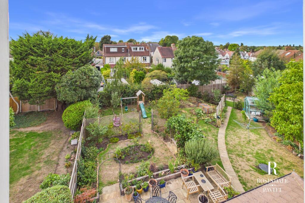 House in Sutton - View 2