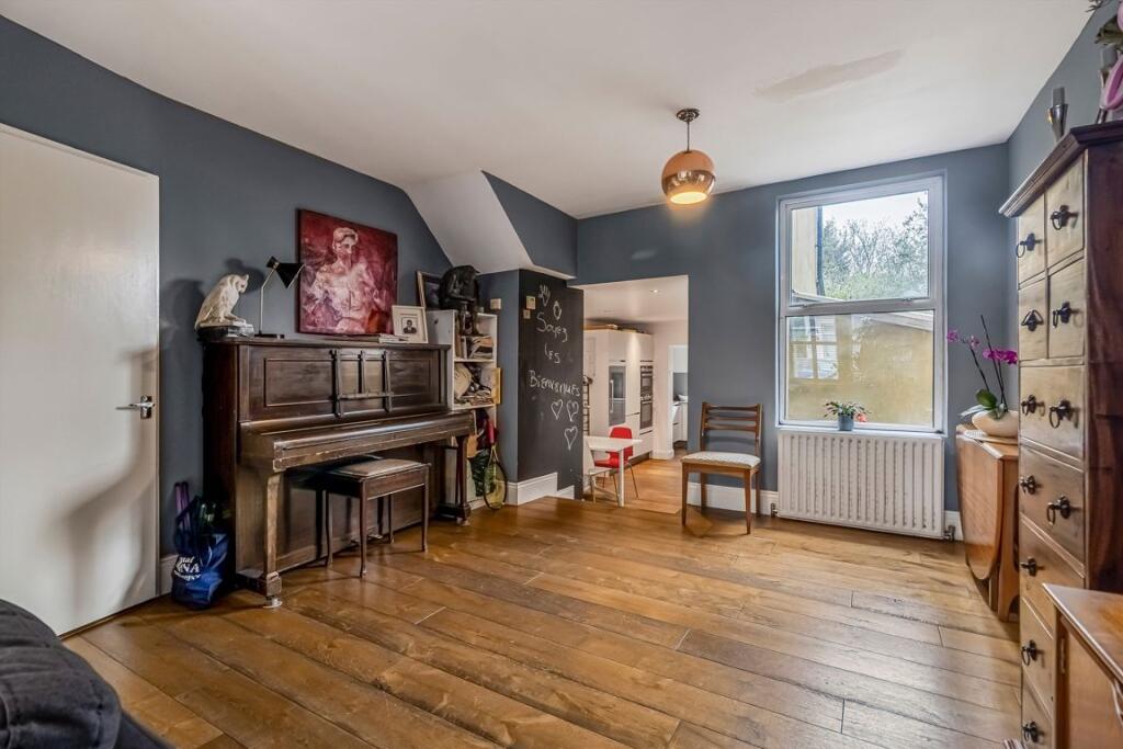 House in London, Colney Hatch - View 2