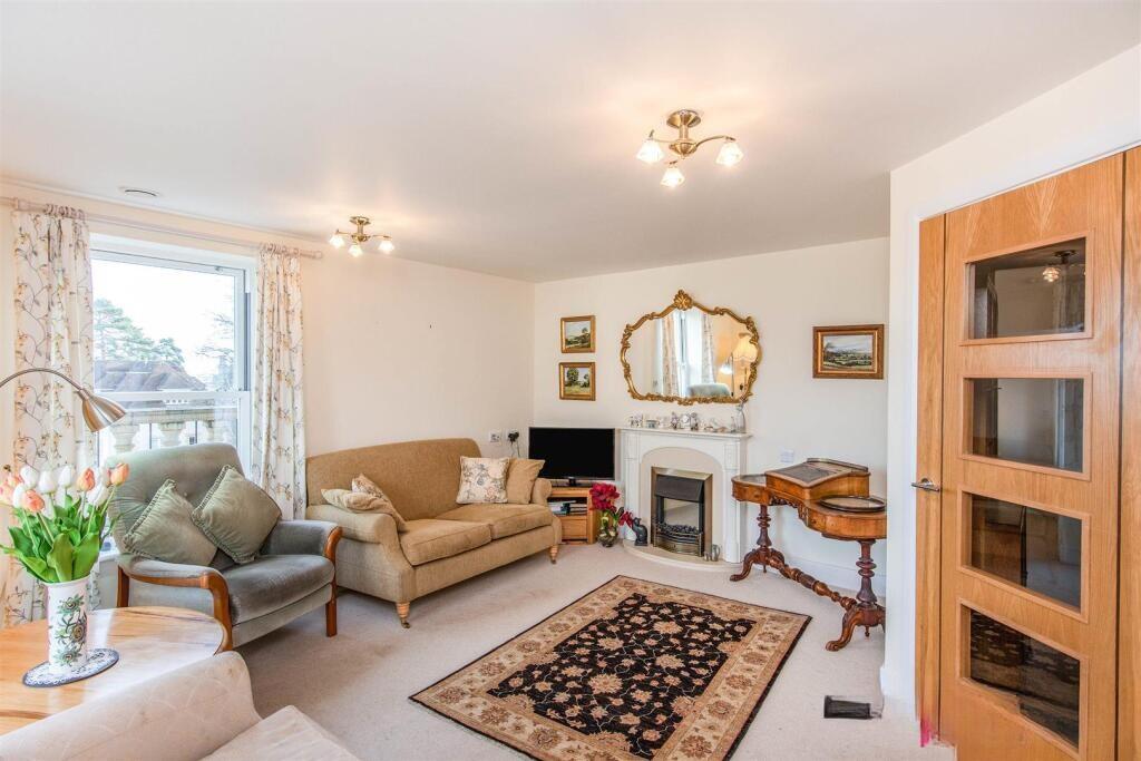 Apartment in Worcester - View 3