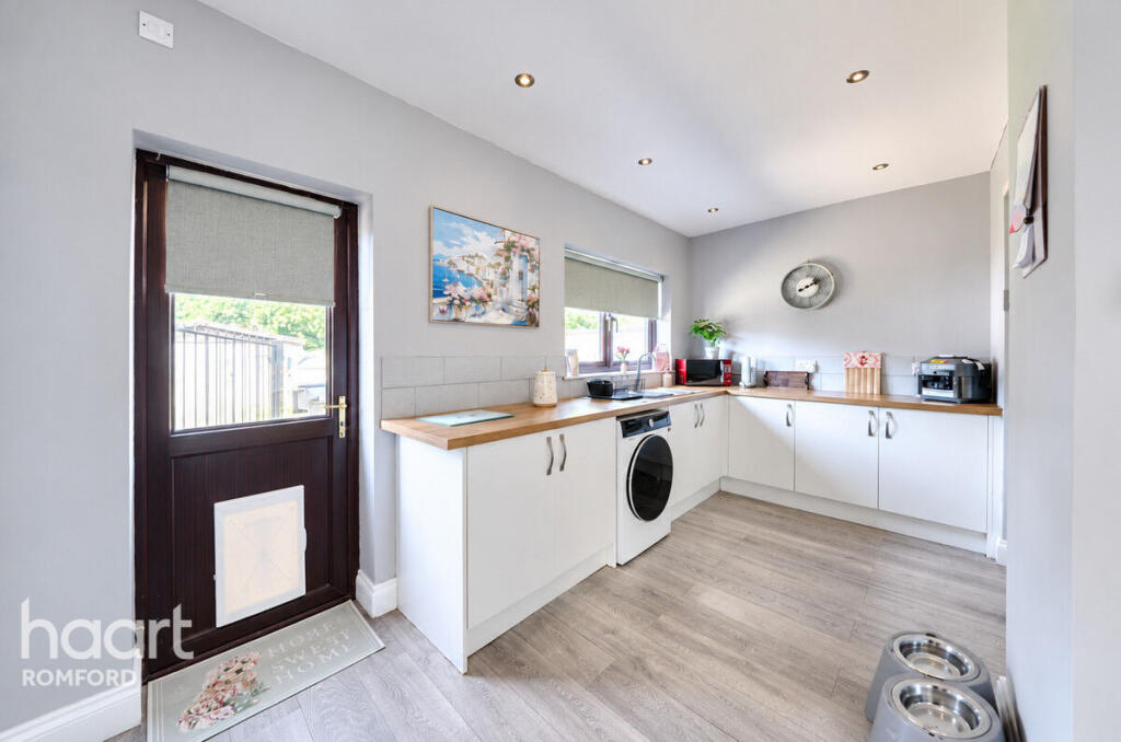House in Romford - View 3