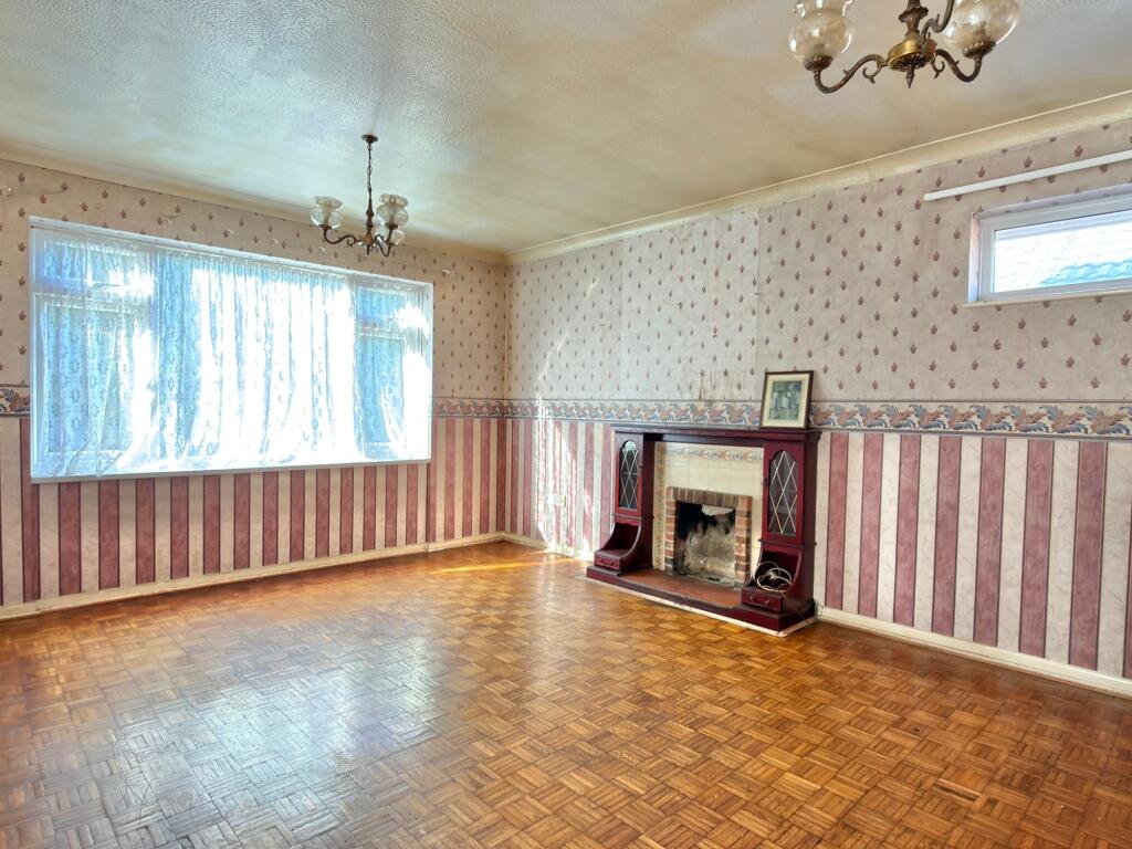Mopley Close, Langley, SO45 photo 2