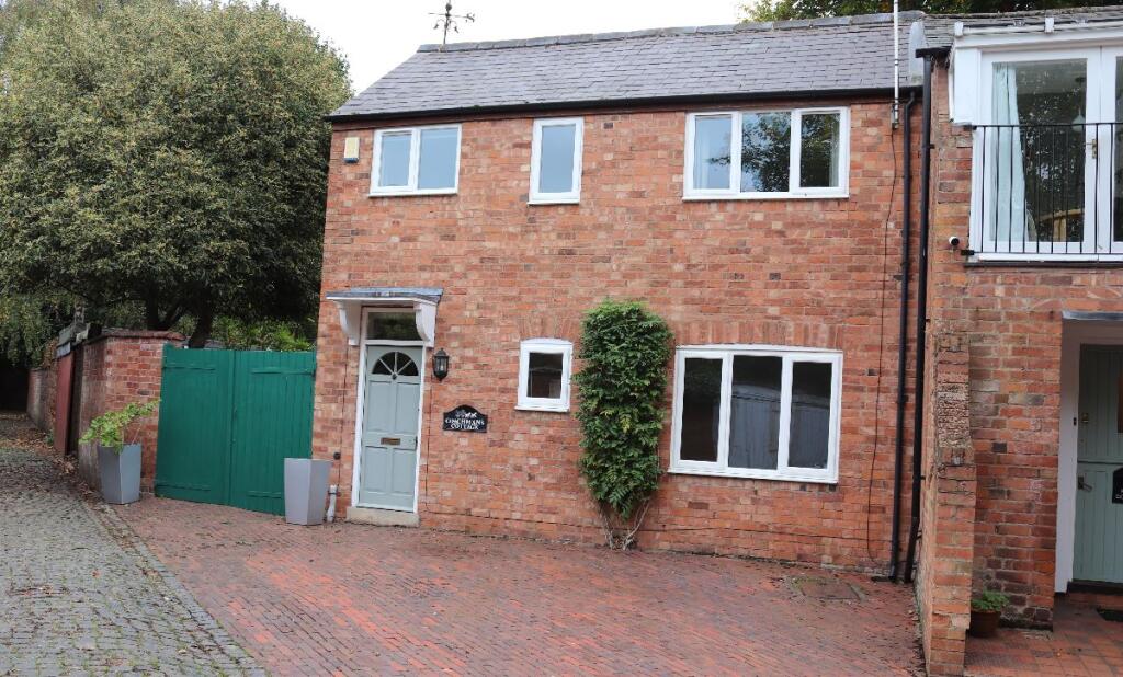 Main image of property: Coachmans Cottage Leamington Spa