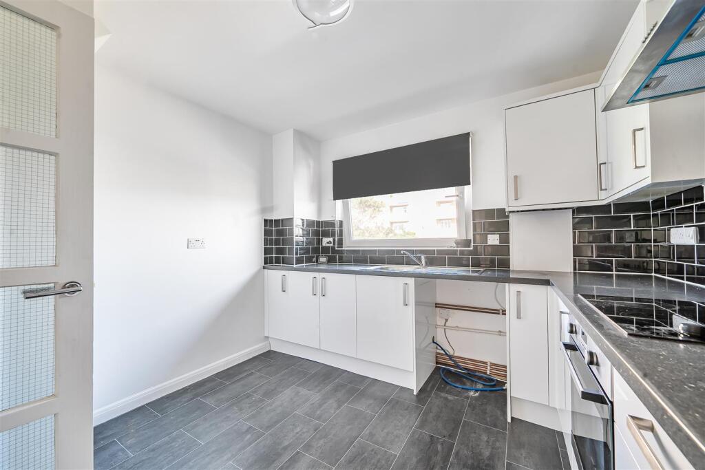 Apartment in Worthing, West Worthing - View 3