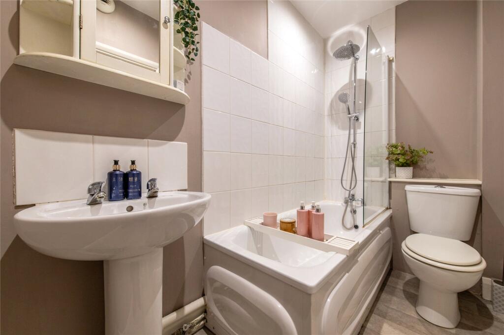 Apartment in Gravesham, Northfleet - More