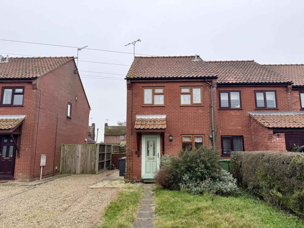 2-bed semi-detached on 25 Wellington Crescent, Sculthorpe, Fakenham, Norfolk NR21 7PU, £120,000