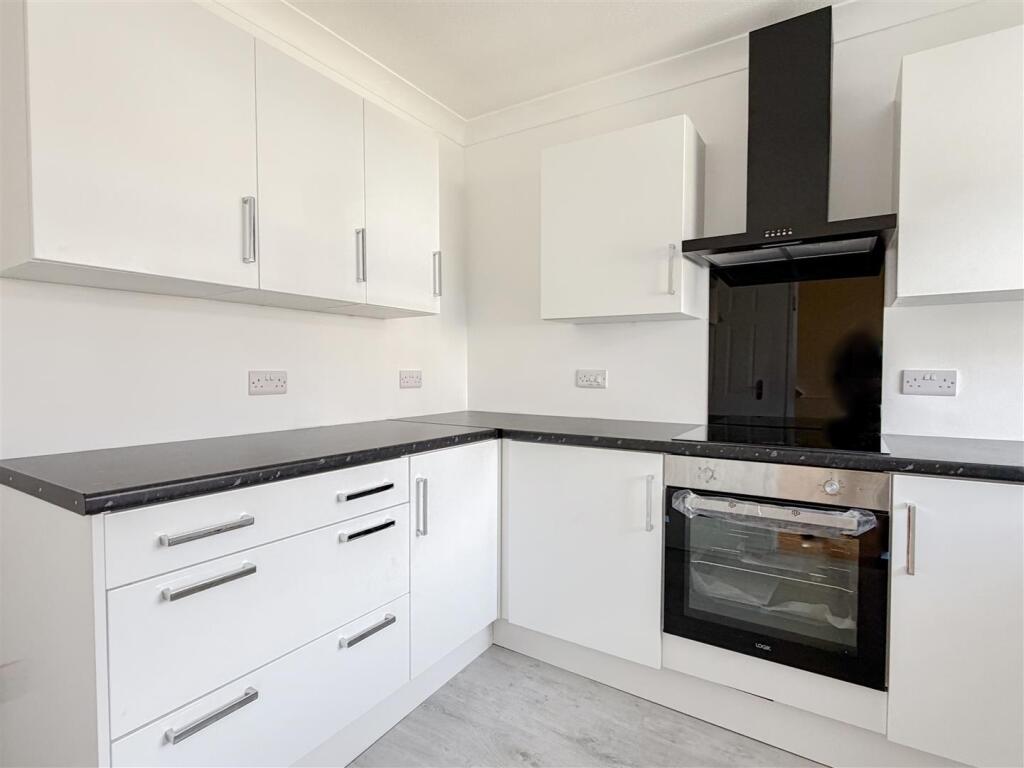 House in Eastbourne, Hampden Park East, Hampden Park - More