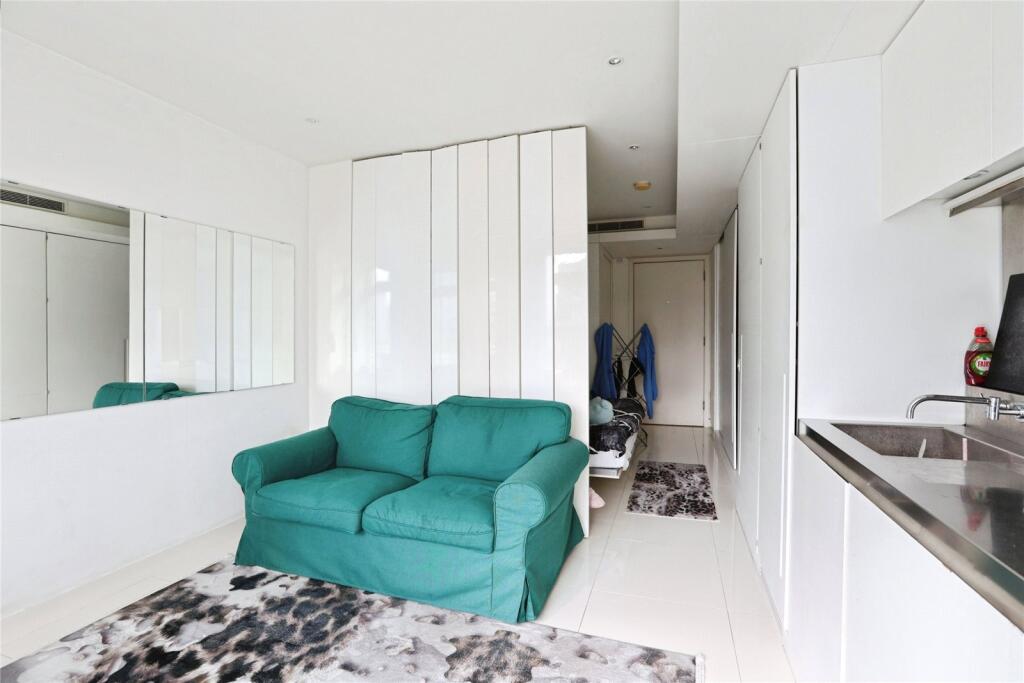 Studio flat for rent