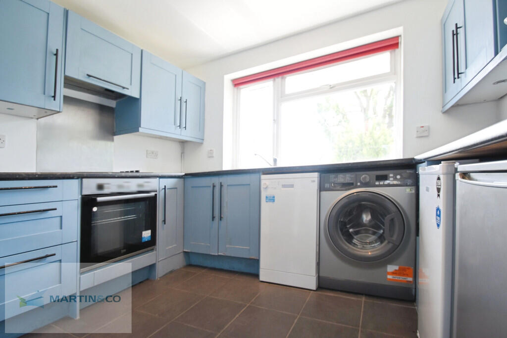 Apartment in Elmbridge, Surrey - View 5