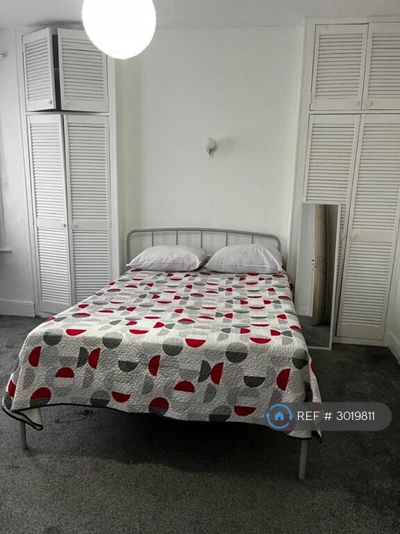 Main image of property: Temple Road, Hounslow, TW3