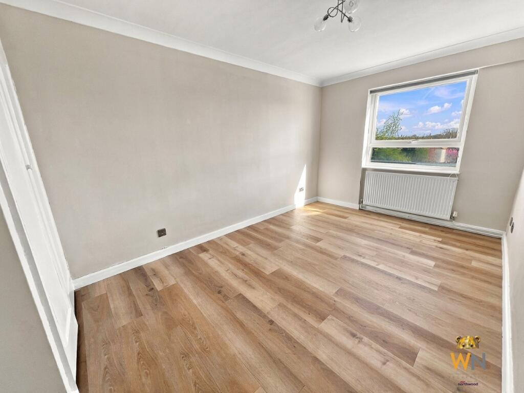 Apartment in Brentwood, Essex - More