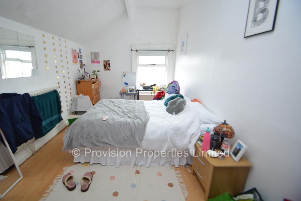 6 bedroom detached house for rent
