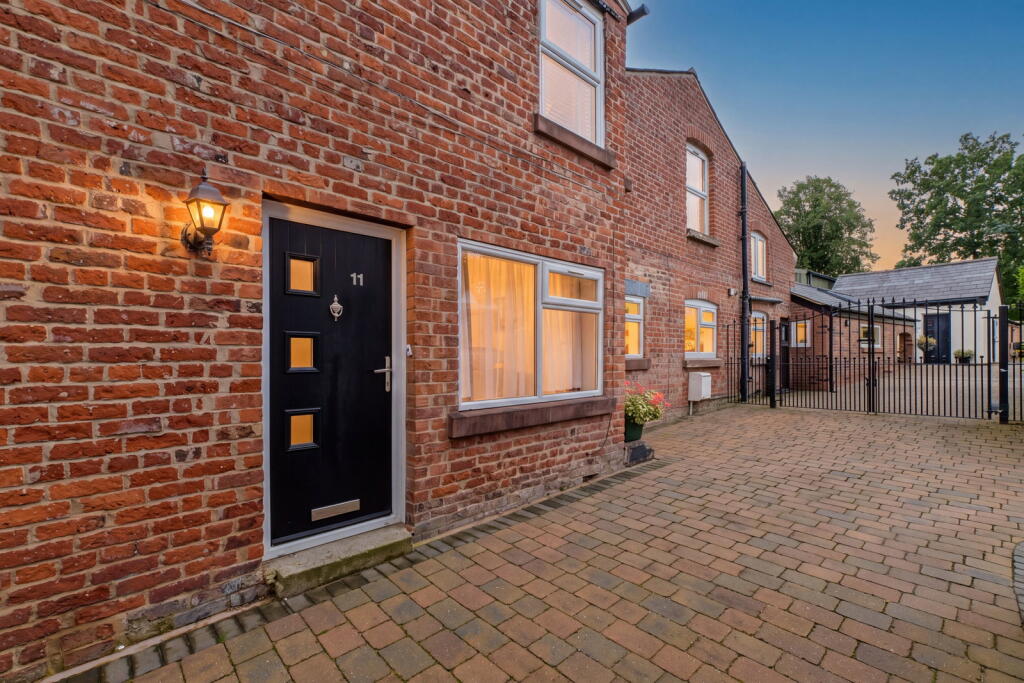 House in Lymm, Deansgreen - View 2