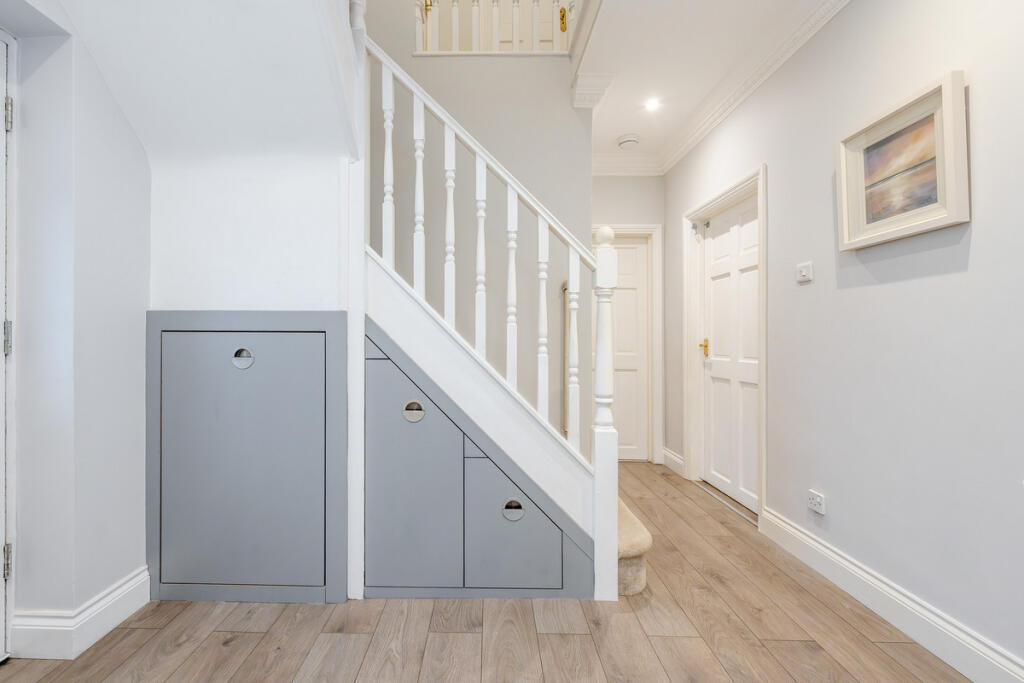 House in Weybridge - View 5