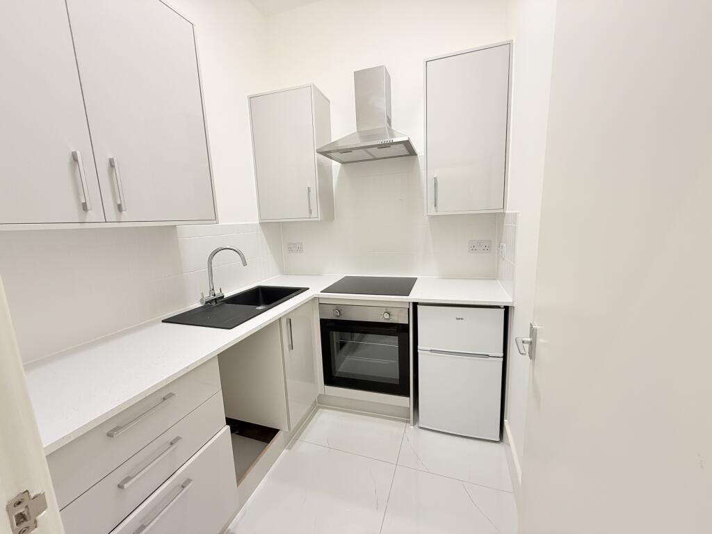 Apartment in London - View 5