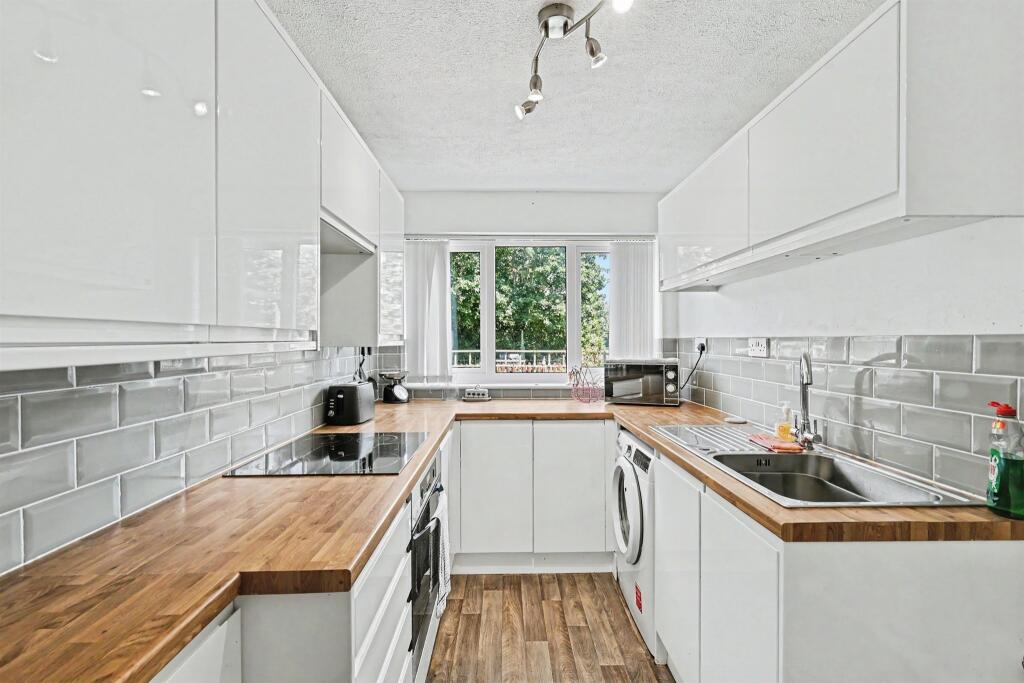 Apartment in Northampton, West Northamptonshire - View 5