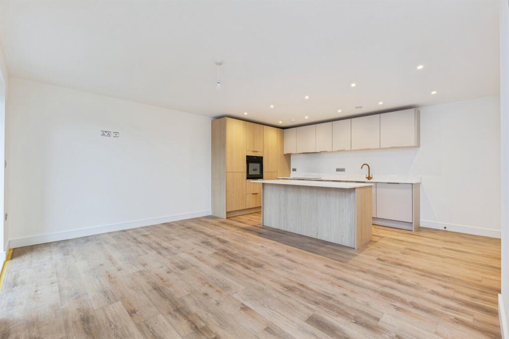 Apartment in Torquay - More