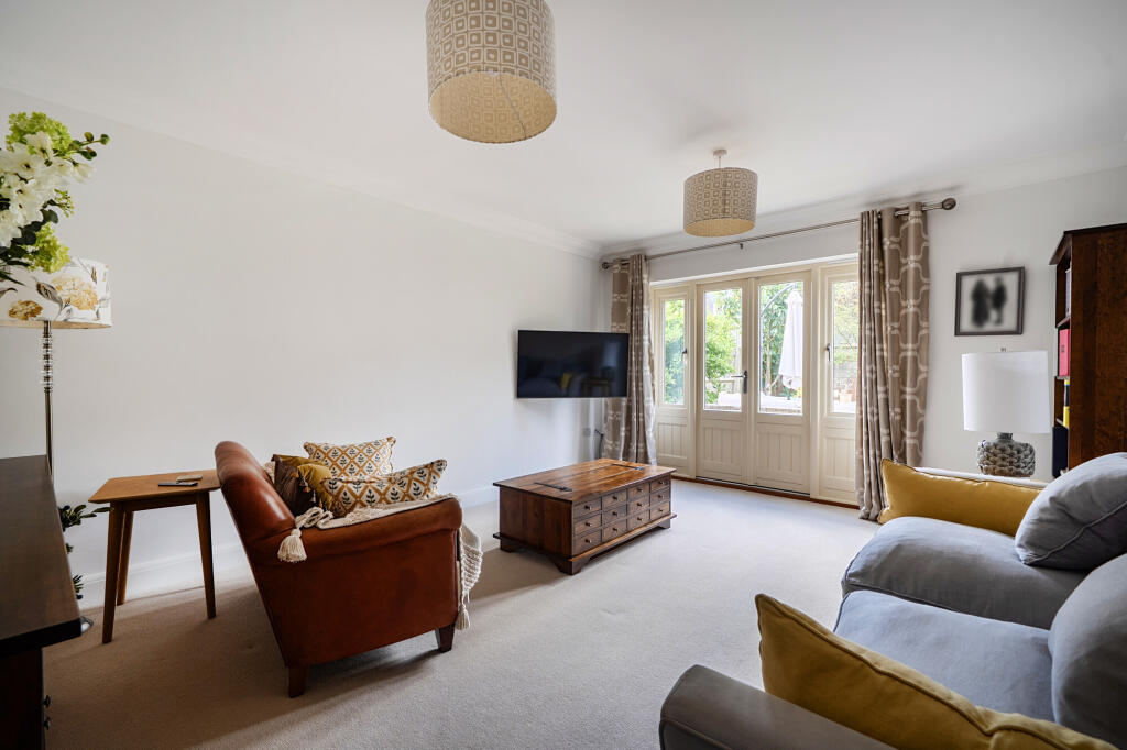 Griffiths Close, Cirencester, GL7 photo 3