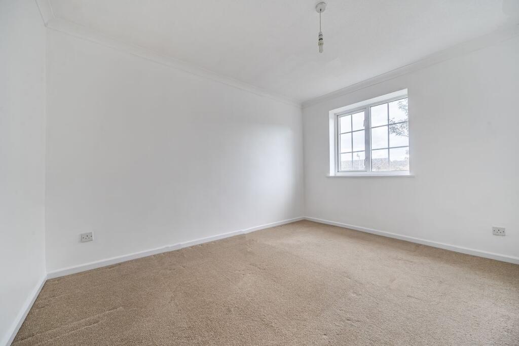 House in Flitwick, Central Bedfordshire - More