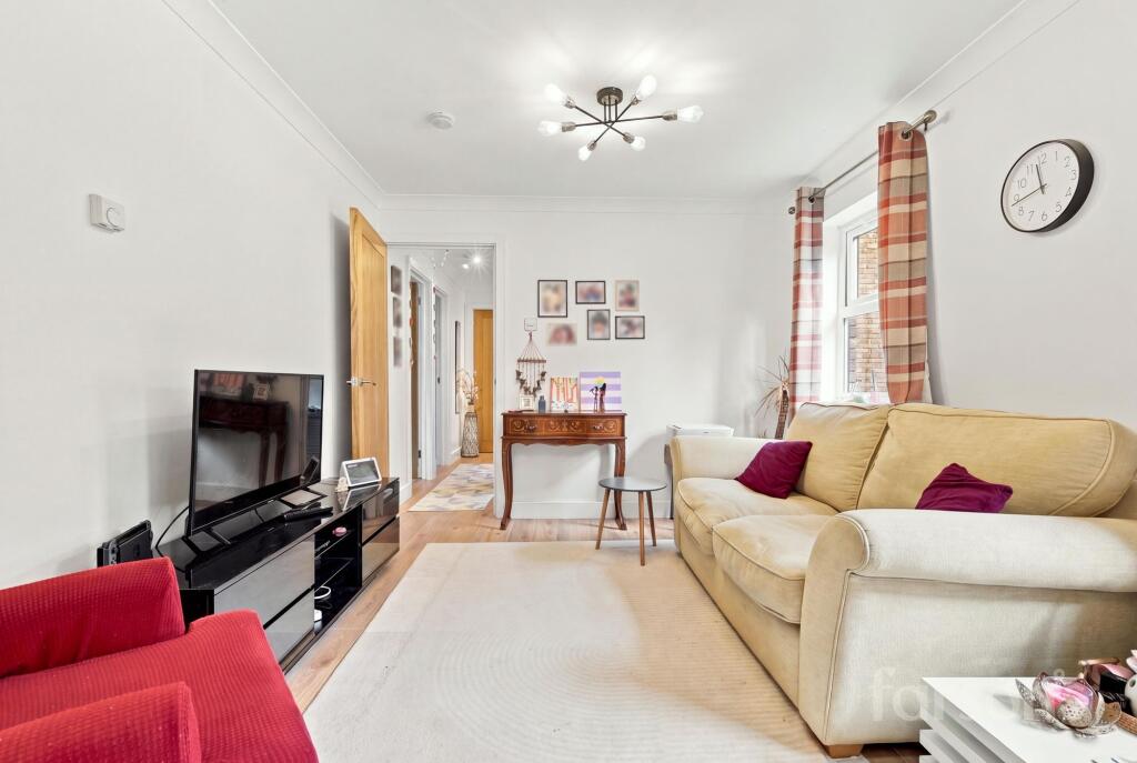 Apartment in Brentwood, Essex - View 5