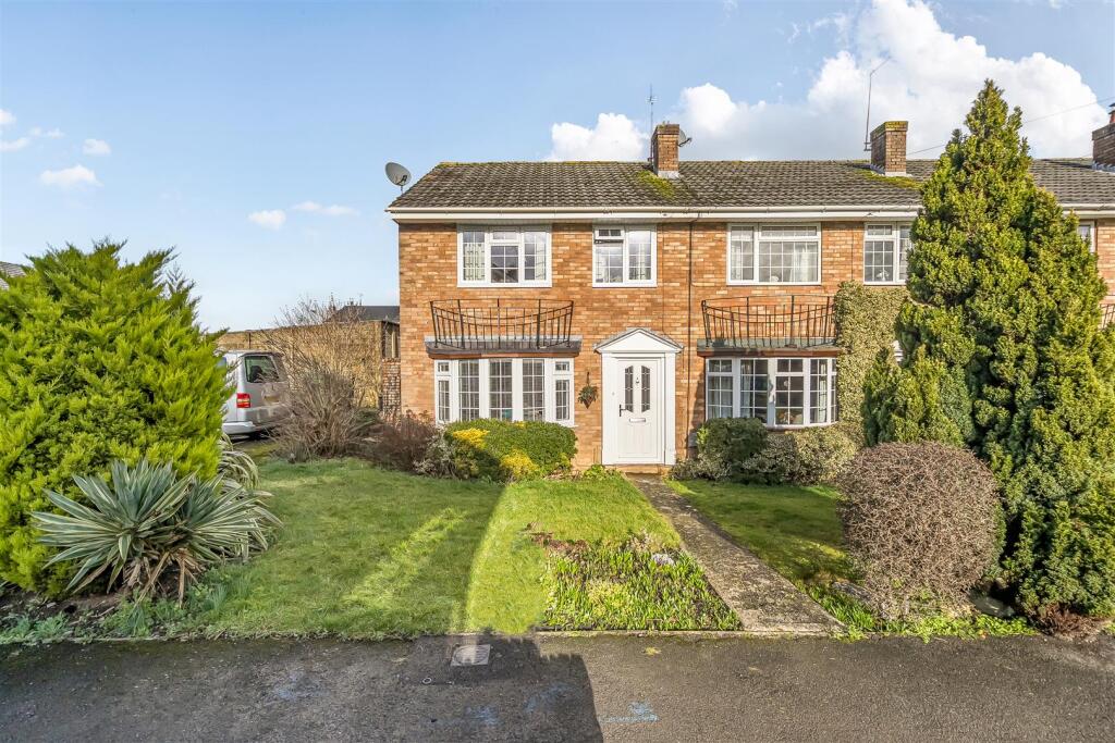 Main image of property: Oak Tree Walk, Keynsham, Bristol