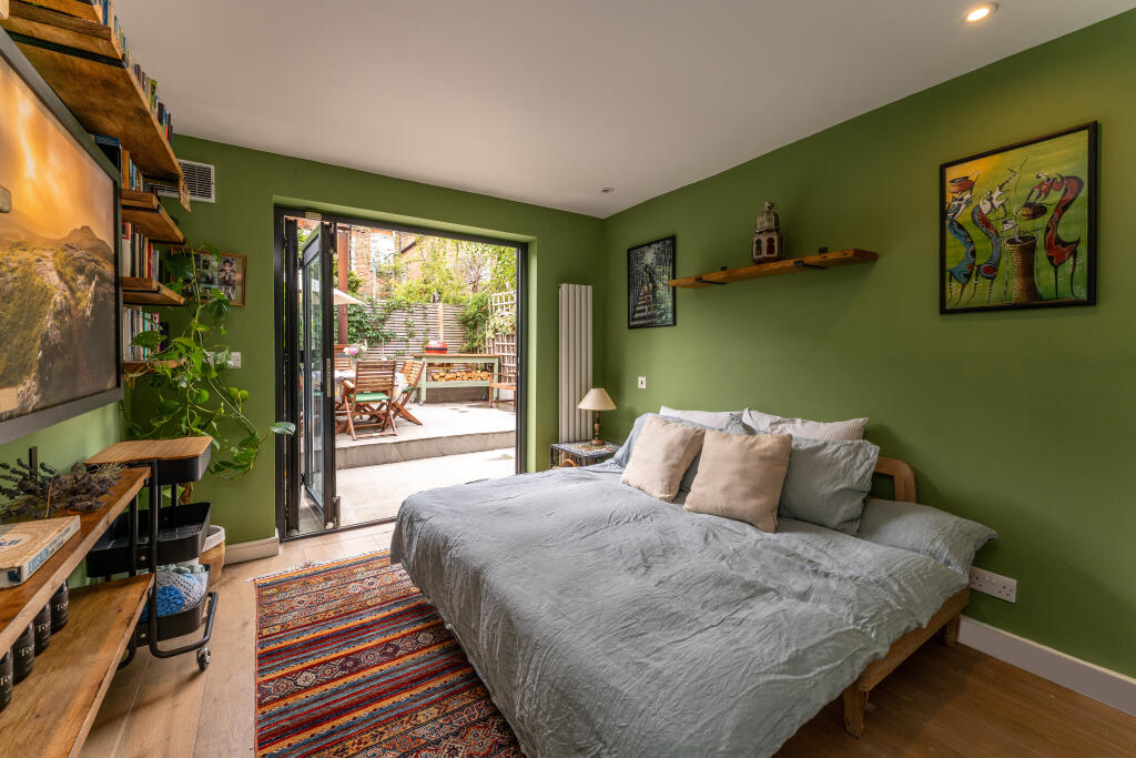 Apartment in London - More