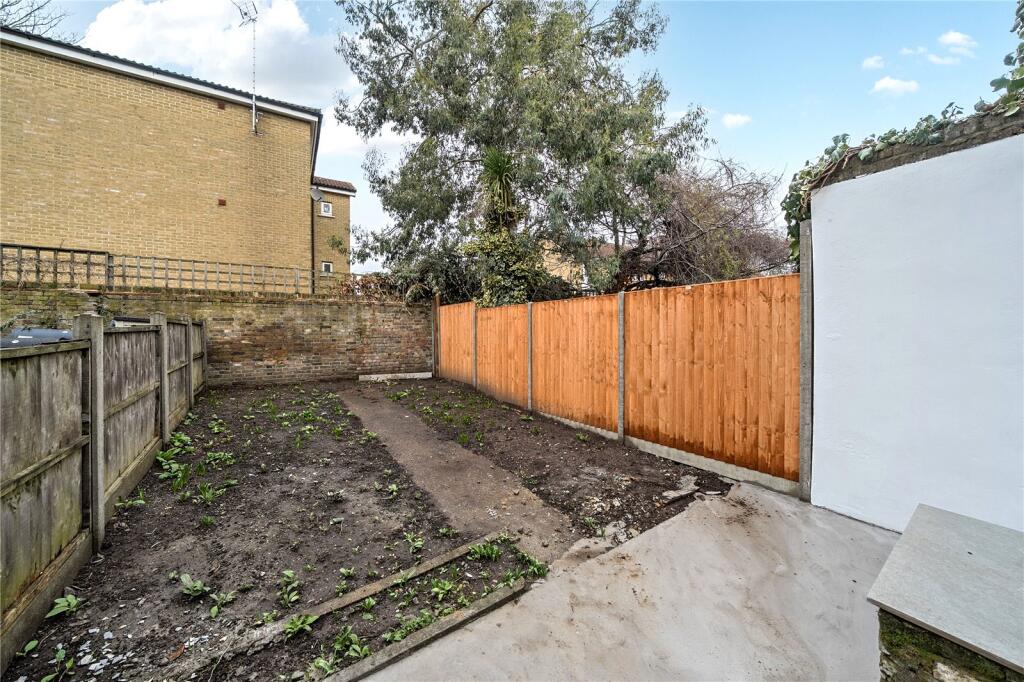 House in London, Ladywell - View 2
