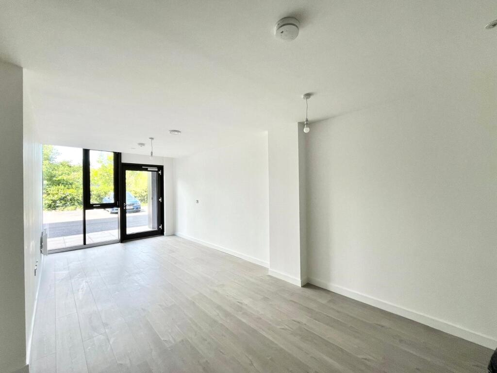 Buckingham Road, Bletchley, Milton Keynes, Buckinghamshire, MK3 photo 3